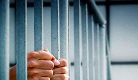 IVREA - Suicida in carcere l'uomo che aveva ucciso a coltellate la moglie e il figlioletto di appena cinque anni