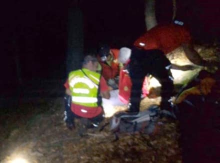 LOCANA - Va a funghi ma resta bloccato nel bosco: 83enne salvato dal soccorso alpino - FOTO