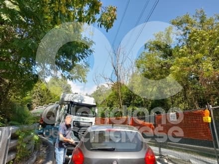 CASTELLAMONTE - Rubano la batteria del semaforo e il traffico va in tilt a causa del cantiere tra Campo e Muriaglio