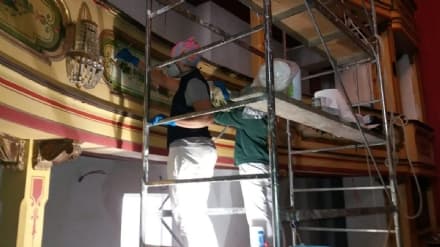 CUORGNE' - Iniziato il restauro delle superfici lignee decorative del teatro Comunale - FOTO