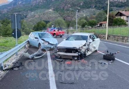 SETTIMO VITTONE - Grave incidente sulla statale 26: tre auto coinvolte nello scontro - FOTO