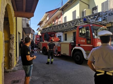 SALASSA - Camino in eternit pericolante: intervengono i pompieri