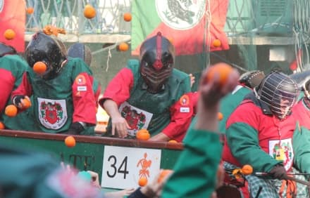 IVREA - Carnevale 2023, nessuno sconto per gli aranceri residenti in città: confermato il contributo aggiuntivo di 7 euro