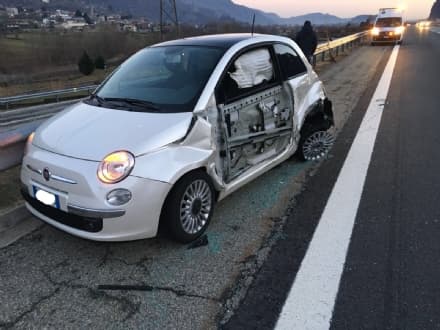 QUINCINETTO - Incidente in A5: Porsche Cayenne contro 500 - FOTO