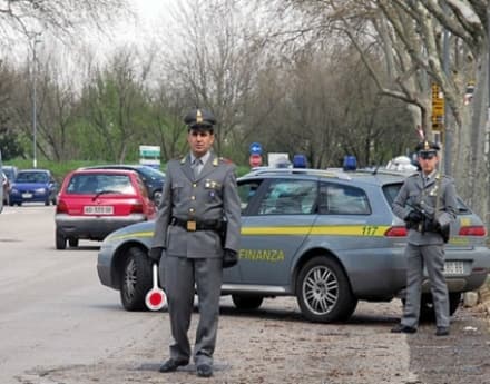 IVREA - Padroncino evade mezzo milione di euro. Denunciato