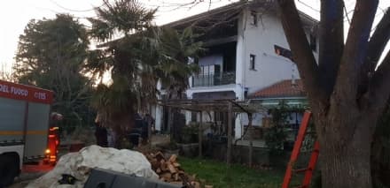 IVREA - Incendio devasta alloggio, una persona intossicata - FOTO