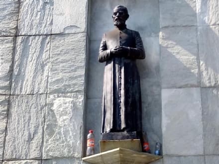 CUORGNE' - Le statue della chiesa prese a bottigliate dai vandali