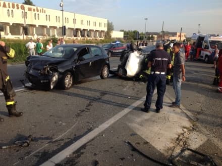CALUSO - Spaventoso incidente alle porte del paese: due bambini ricoverati in ospedale - FOTO E VIDEO