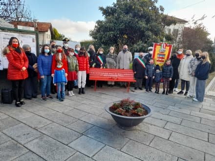 VALPERGA - Inaugurata la prima panchina rossa dedicata alle donne vittime di violenza - FOTO