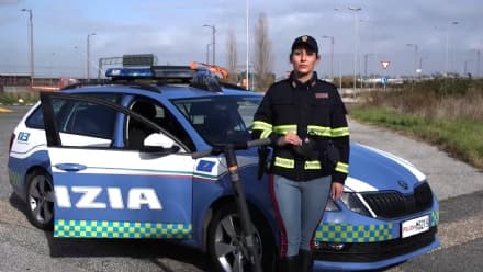 VOLPIANO - Con il monopattino in autostrada: fermato dalla polizia sulla corsia d'emergenza