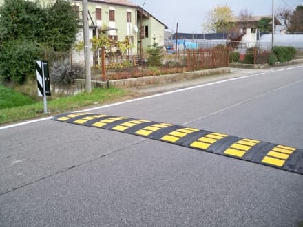 CUORGNE' - Nuovi dossi per limitare la velocità delle auto