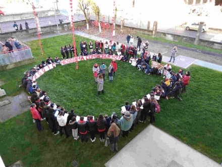 SAN MAURIZIO CANAVESE - Un flash-mob degli studenti per dire «basta» alla violenza sulle donne
