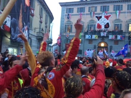 CARNEVALE DI IVREA - VINCONO I DIAVOLI, SECONDI I TUCHINI, TERZI GLI ARANCERI DELLA MORTE - FOTO