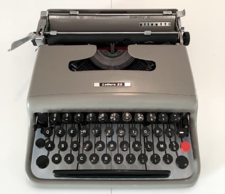 AGLIE' - Boom di visitatori: prorogata la mostra sulla Lettera 22 Olivetti