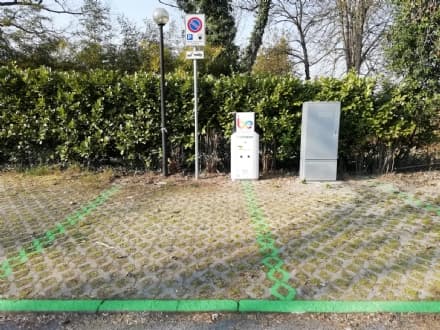 CANDIA CANAVESE - Installata la prima colonnina per ricaricare le auto elettriche