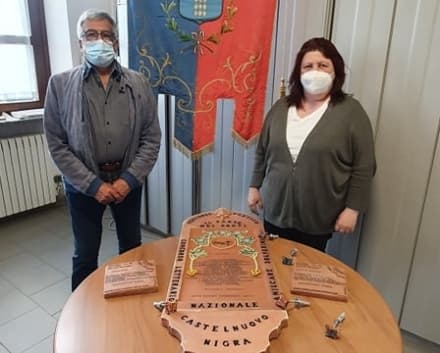 CASTELNUOVO NIGRA - Il Comune aderisce a «inciampare nella cultura» e diventa il «paese dei poeti»