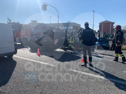 CASELLE - Incidente stradale tra quattro auto: tre feriti - FOTO