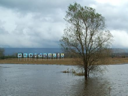 MEDIAPOLIS - I terreni tornano agricoli: addio al parco divertimenti
