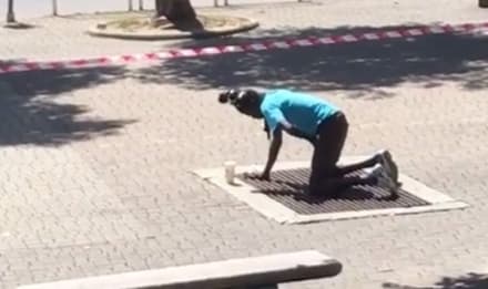 RIVAROLO - Richiedente asilo fa pipì sul marciapiede: il video scatena la reazione del web - FOTO