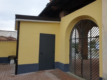 FAVRIA - Bagni indecenti al cimitero: il Comune li rimette in sesto