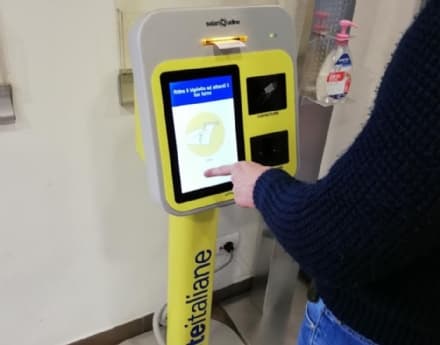 PONT CANAVESE - Ora la coda alle Poste la si gestisce anche su WhatsApp