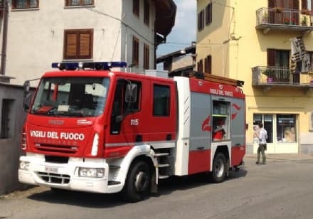 RIVAROLO - Porta automatica difettosa: bloccati nel bancomat