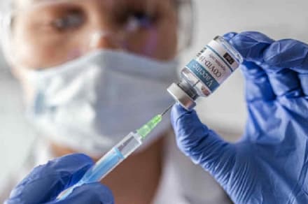 VACCINI ANTI COVID - Anche Moderna annuncia un taglio delle dosi: «Molto difficile iniziare una campagna di vaccinazione di massa»