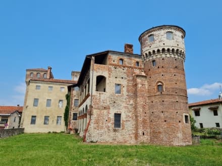 OZEGNA - Il Comune si vuole comprare il castello: «Parteciperemo all'asta per acquisire il complesso immobiliare»