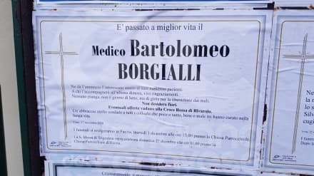 RIVAROLO-FAVRIA - «Sono morto, ma nessuno pianga». Così il dottor Borgialli ha annunciato la sua morte sui manifesti