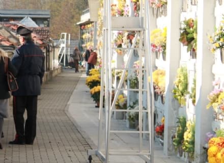 ALBIANO - Vandali profanano diverse tombe al cimitero