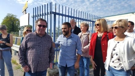 CASTELLAMONTE - Manifestazione davanti alla Teknoservice a sostegno di Franco, malato di Parkinson - FOTO