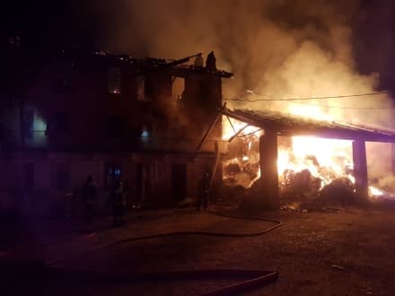 CICONIO - Incendio nella notte devasta azienda agricola - FOTO