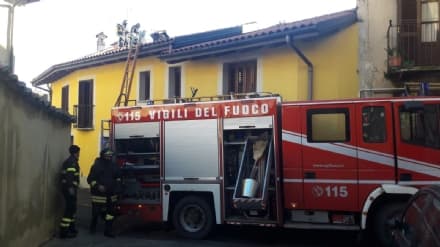 CUORGNE' - Incendio camino, intervento dei vigili del fuoco - FOTO