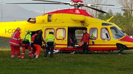 SALASSA - Cade con la bici vicino al campo sportivo: ciclista gravissimo al Cto - FOTO e VIDEO