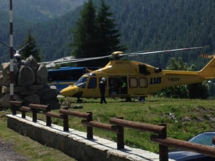CERESOLE REALE - Alpinista precipita a 3000 metri: salvato dal soccorso alpino e ricoverato a Ciriè