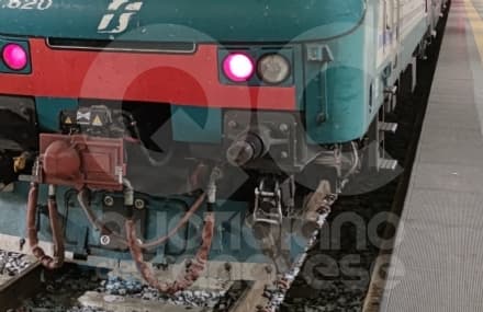 CHIVASSO - Tenta di farsi un selfie su binari ma viene investito dal treno