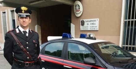 IVREA - Tenta di soffocarsi con un sacchetto di plastica: salvata dal maresciallo dei carabinieri