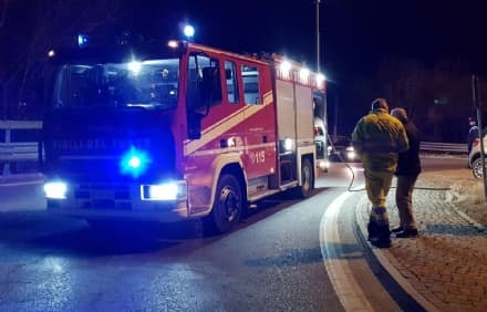 IVREA - Auto finisce nel canale, automobilista salvo per miracolo