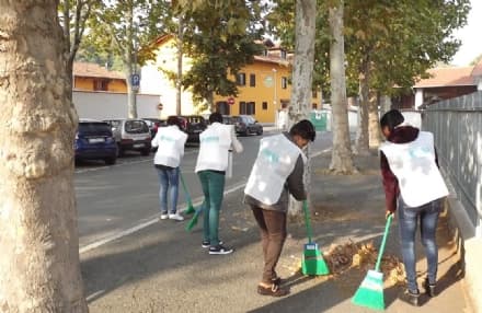VOLPIANO - Profughi al lavoro per rendere più pulito il centro