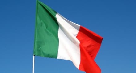 LEINI - L'ex palazzo comunale illuminato di tricolore per la festa della Repubblica