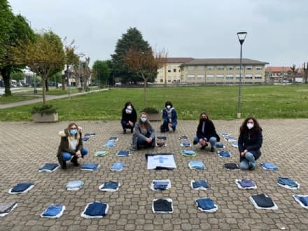 SAN GIUSTO CANAVESE - «Denim Day», un flash mob contro la violenza di genere - FOTO