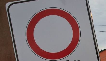 Meglio vietare a tutti o educare ad un maggior senso civico?