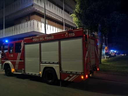 RIVAROLO - Cade in casa e resta a terra: salvata dai vigili del fuoco