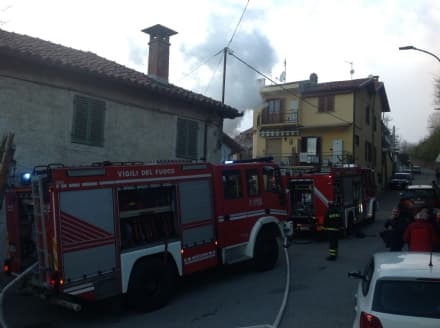 VALPERGA - Furioso incendio devasta una casa - FOTO E VIDEO