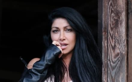 CERESOLE REALE-LOCANA - L'attrice Yassmin Pucci in Canavese per il calendario 2023 di Mondospettacolo - FOTO