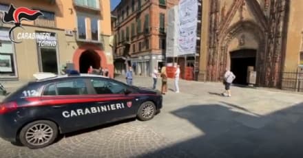 CHIVASSO - Entra in Duomo, danneggia un quadro, ruba calici in oro e la tovaglia dell'altare: carabinieri arrestano senzatetto - VIDEO