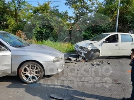 RIVAROLO-BOSCONERO - Scontro violento tra due vetture sulla provinciale: feriti in ospedale - FOTO