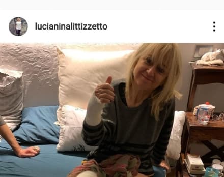 BRUTTA CADUTA - Luciana Littizzetto cade in strada e si frattura rotula e polso