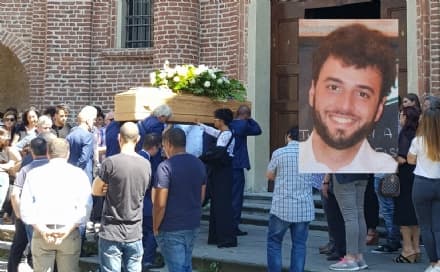 RIVAROLO CANAVESE - Dolore e tanta commozione per l'estremo saluto ad Emanuele