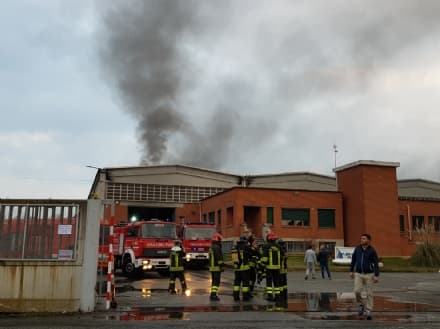LEINI - Grave incendio all'azienda Yacht Design: tre operai in ospedale - FOTO e VIDEO